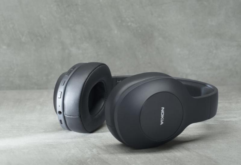 Nokia Essential bežične slušalice - Predstavljamo Nokia Essential bežične slušalice preko uha za jasan i pouzdan zvuk u pokretu